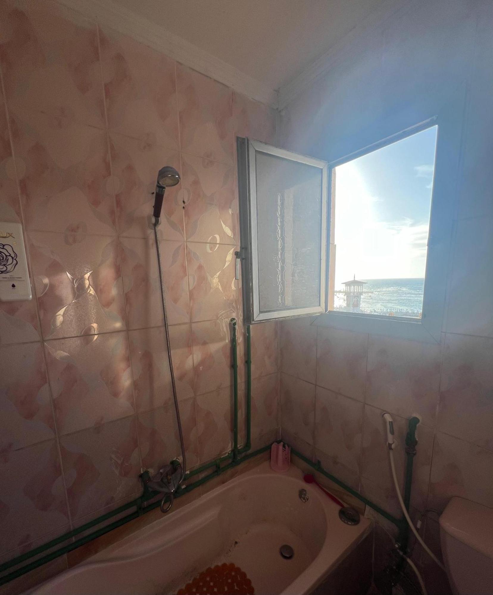 Apartment Sea View Flat For Family Only In Miami
